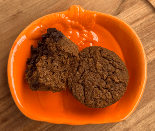 Pumpkin muffins made with chickpeas and loaded with protein, fiber and lots of nutrients. 